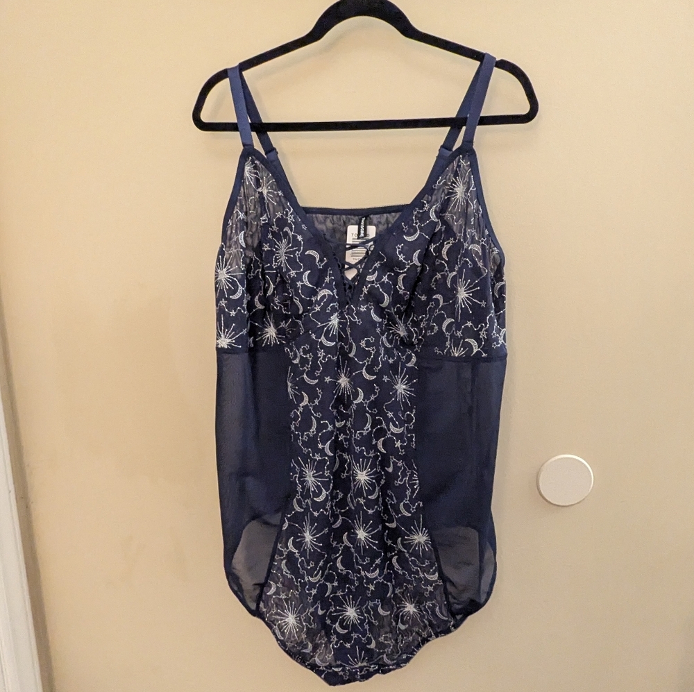 Torrid Navy Blue Lace Bodysuit with Silver Embroidery Sz 5xl